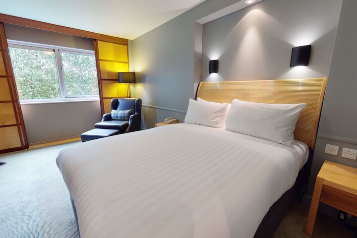 Room 20 of 100