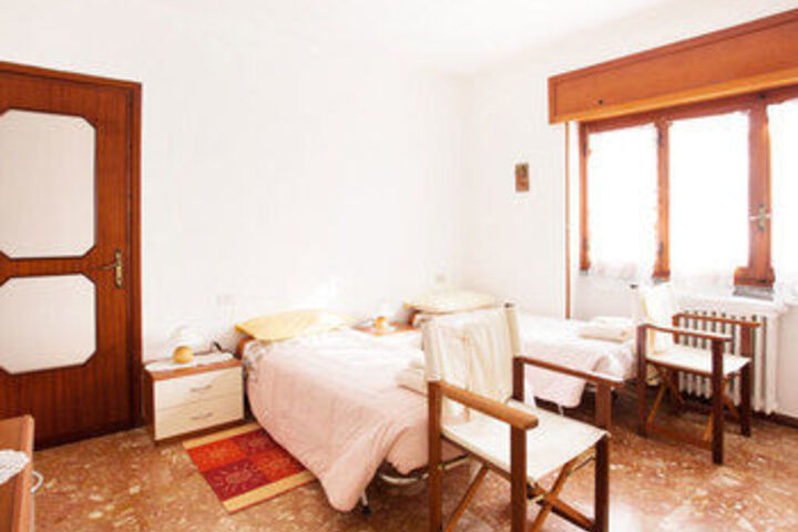 Room 84 of 320