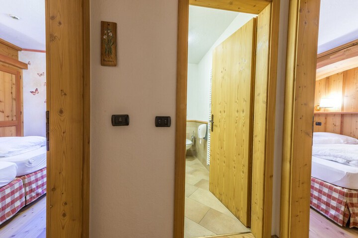 Room 16 of 39