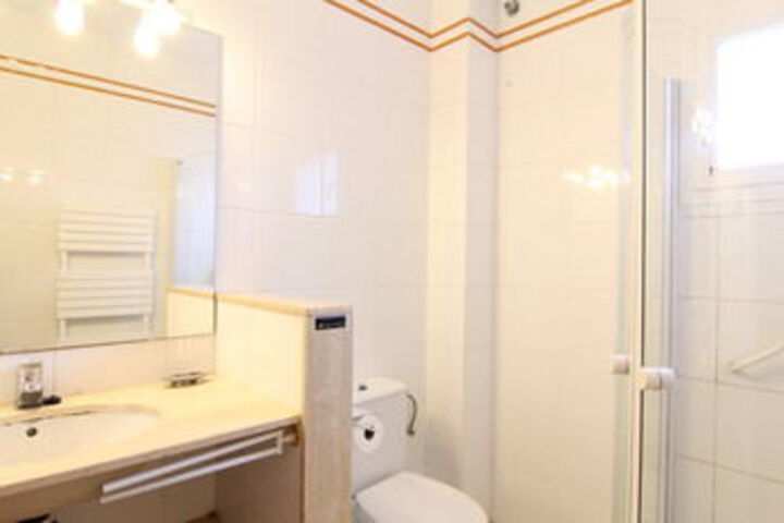 Room 10 of 140