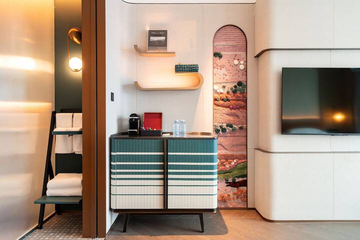 Room 33 of 75