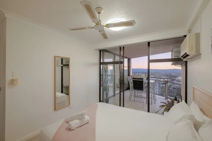 Room 4 of 26