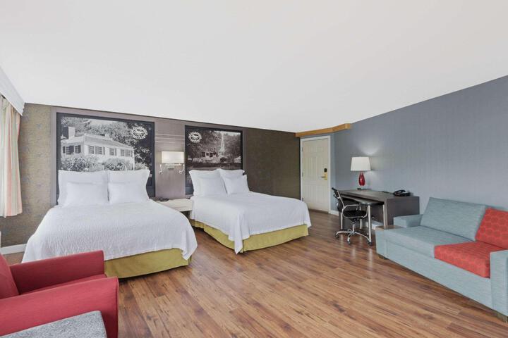 2 Queen Beds (2 of 12)