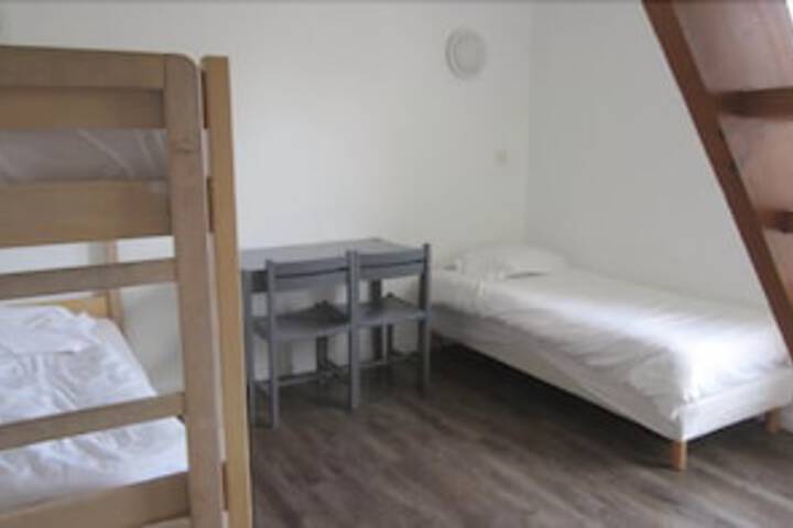 Room 5 of 8