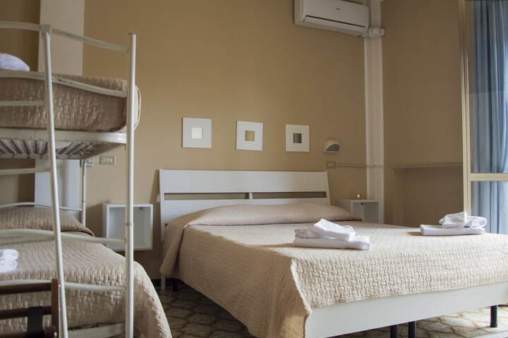 Room 30 of 32