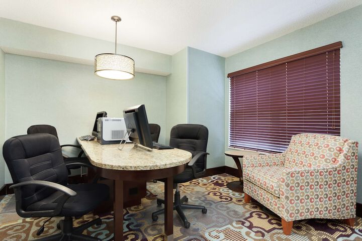 Business Center 26 of 29