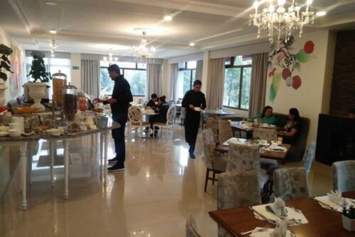 Dining 49 of 62