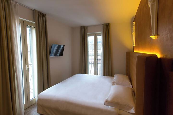 Room 27 of 80