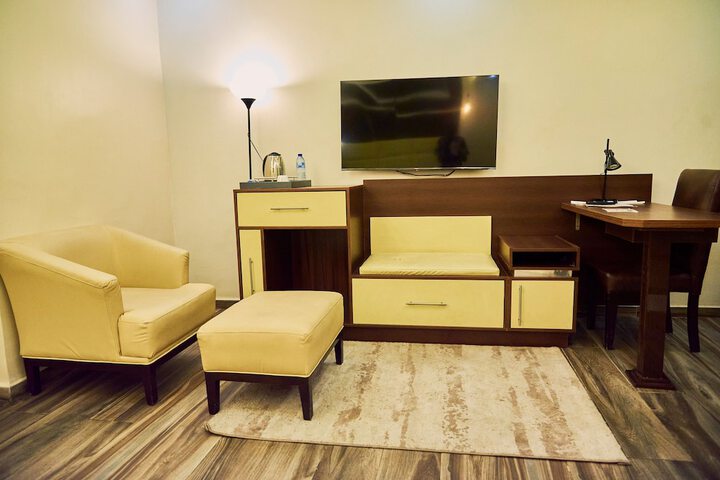 Room 18 of 35