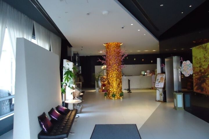 Entrance & Lobby
