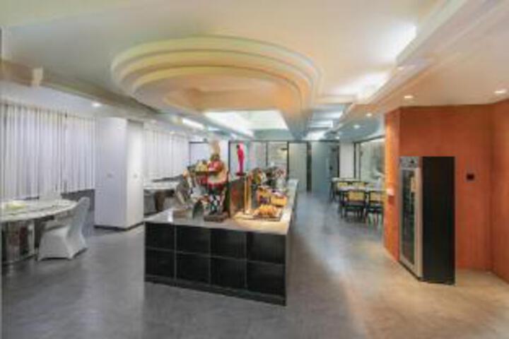 Higher Boutique Hotel