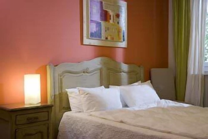 Room 17 of 46