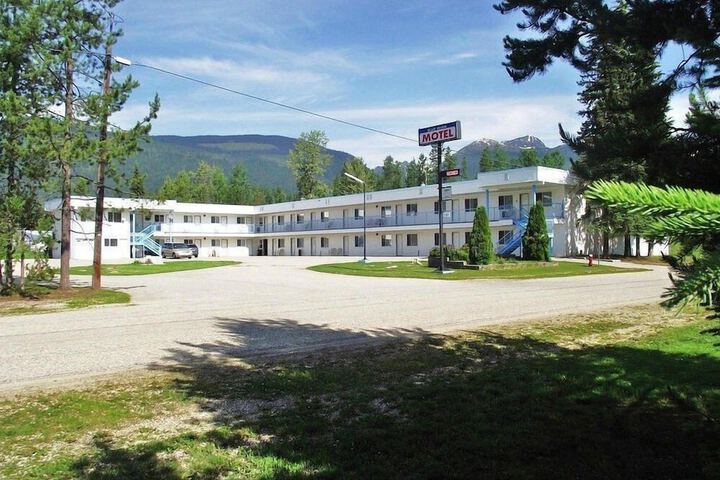 Blue River Motel in Blue River, BC
