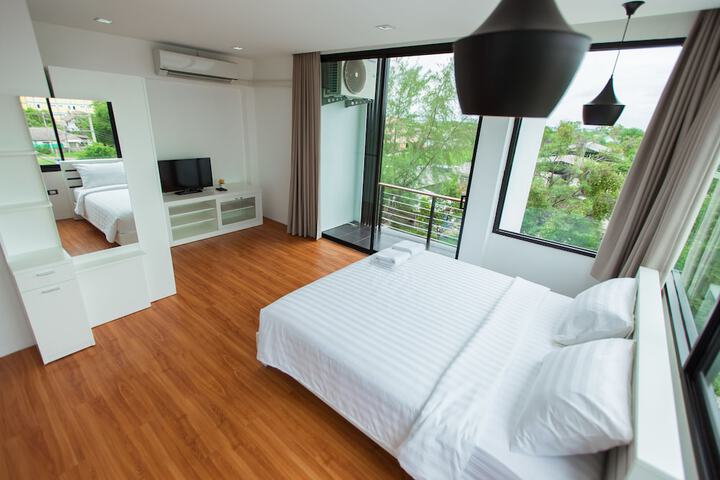 Room 33 of 52