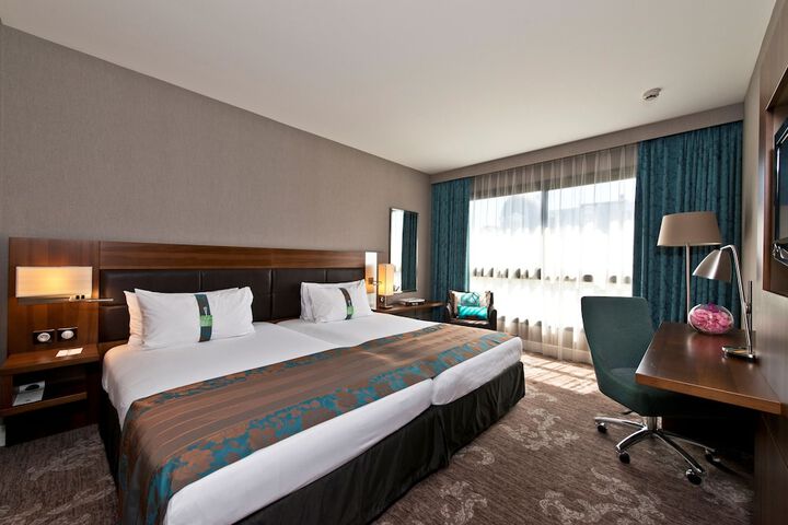 Room 32 of 91