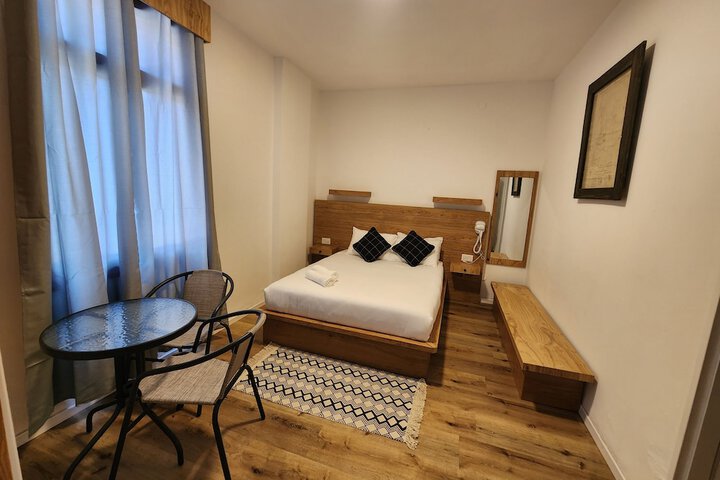 Room 40 of 141