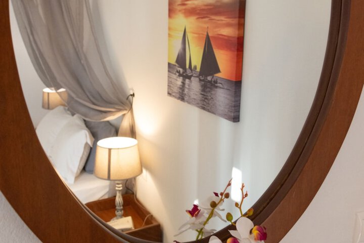 Room 42 of 210