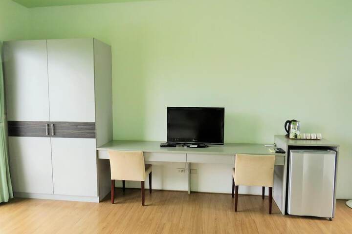 Room 12 of 80