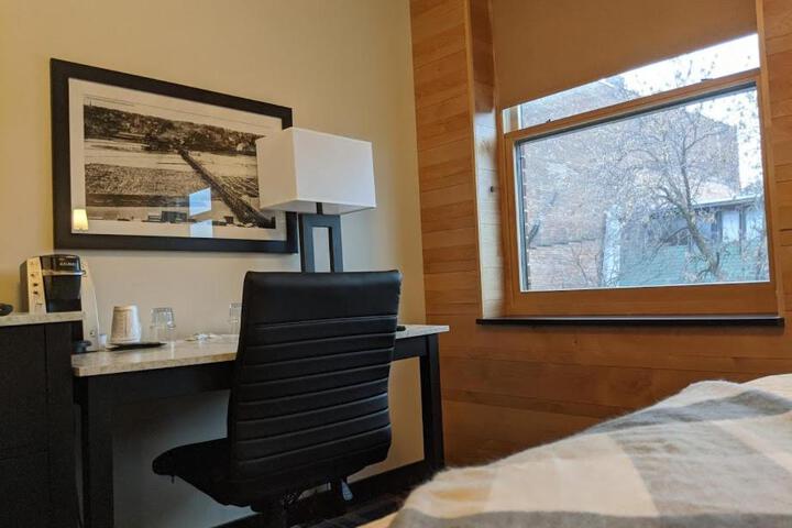 Double Accessible King Size Bed (2 of 2)