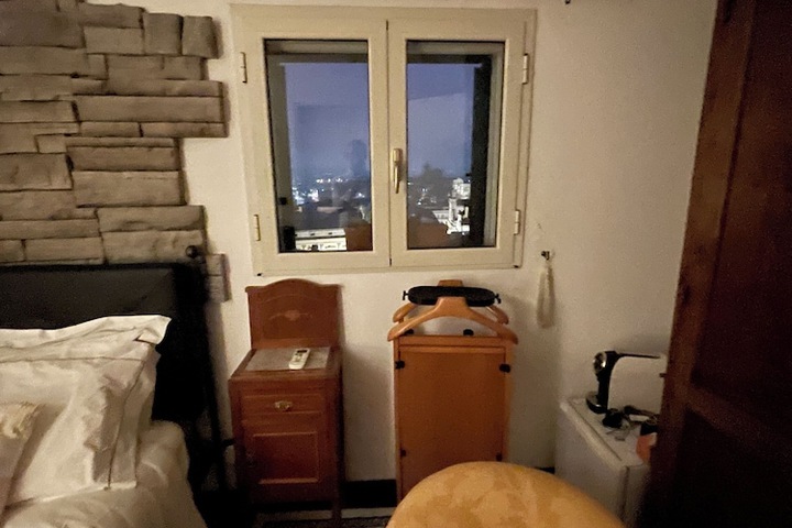 Room 17 of 76