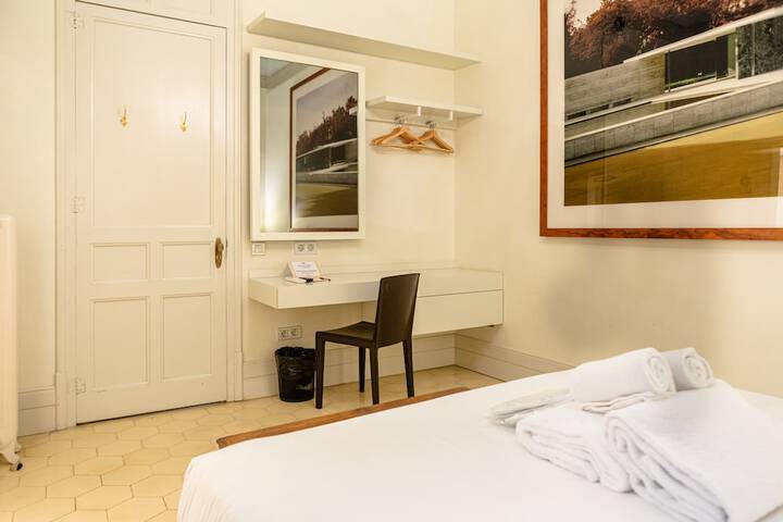 Room 6 of 36