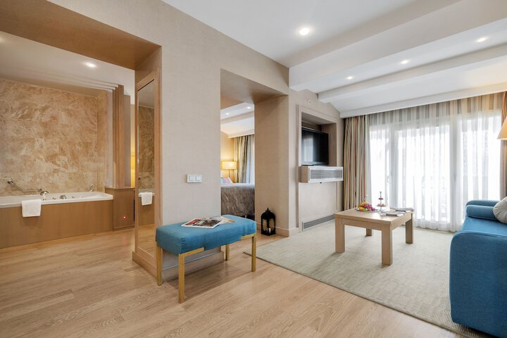Room 32 of 142