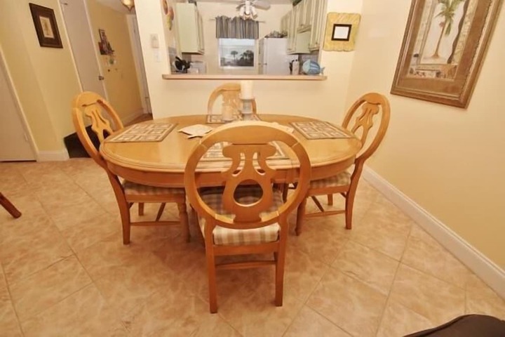 Dining 230 of 264