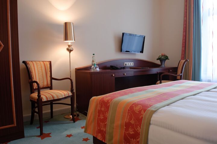 Room 13 of 68