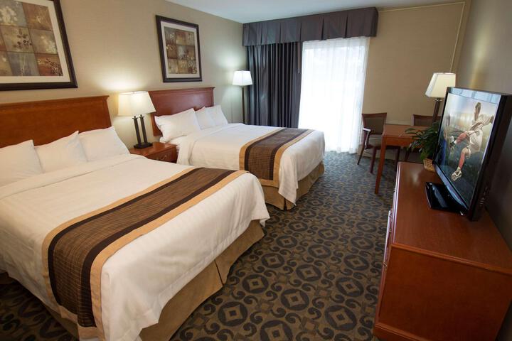 2 Double Beds High Speed Internet Accessible Sitting Area Patio Full Breakfast (11 of 11)