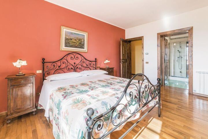 Room 9 of 36