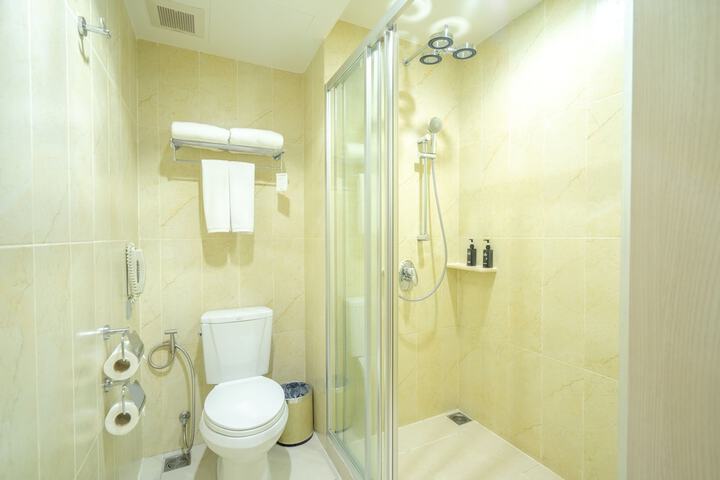 Room 80 of 220