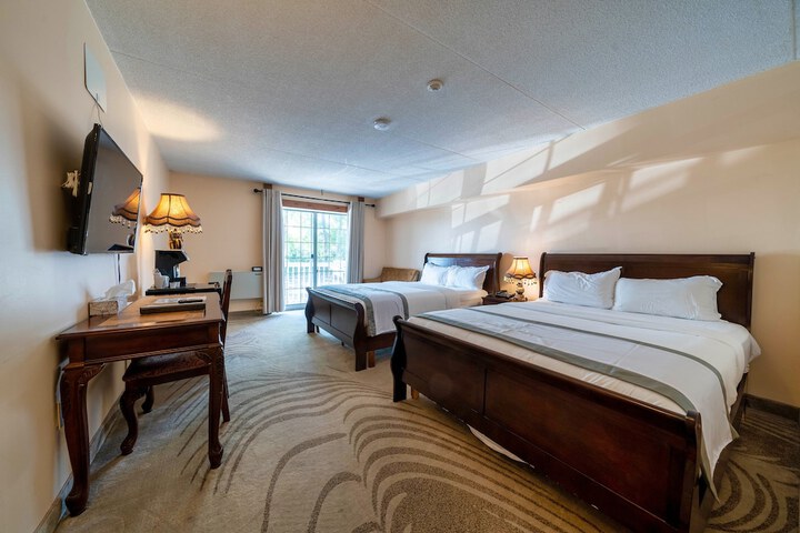 Classic Room 1 Queen Bed (9 of 16)