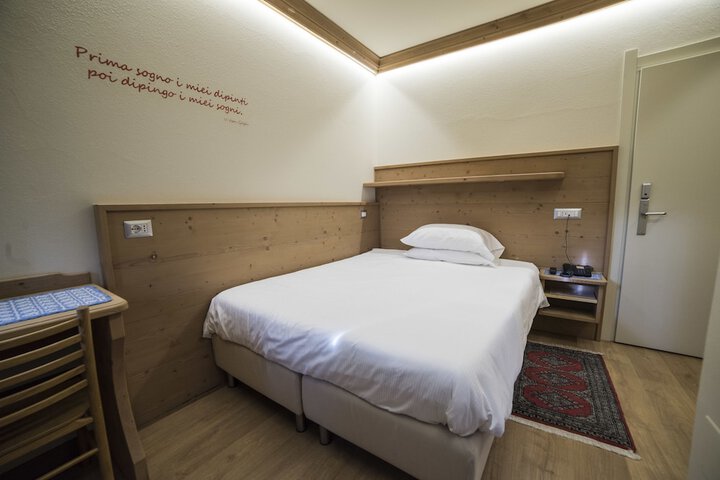 Room 7 of 48