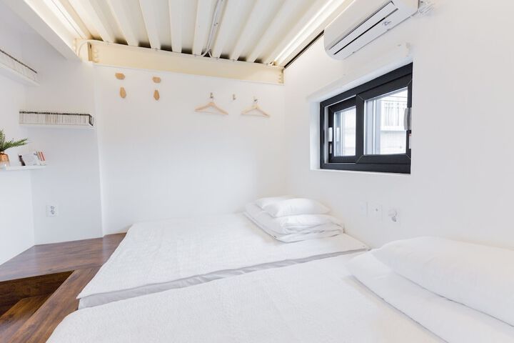 Room 3 of 43