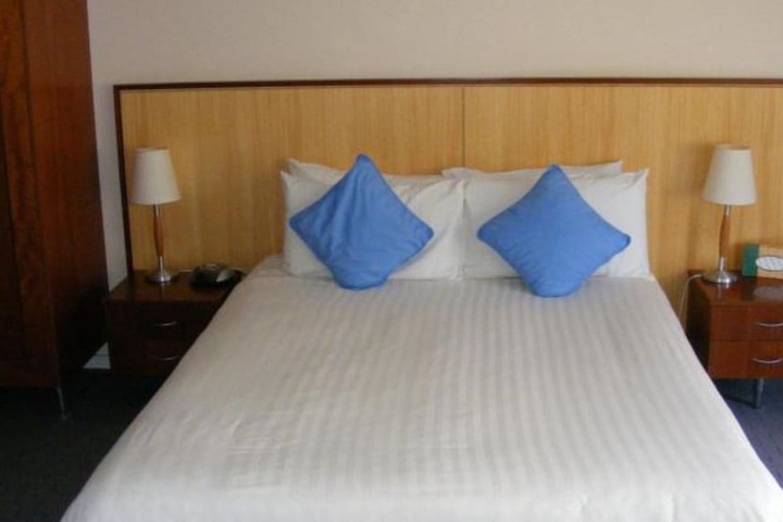 Room 4 of 34