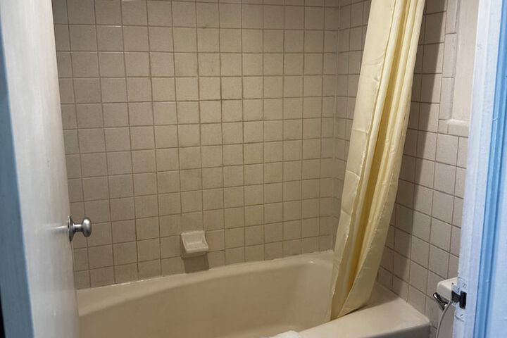 Room 4 of 6