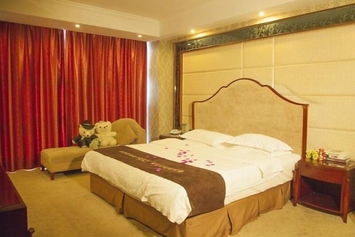 Room 17 of 34