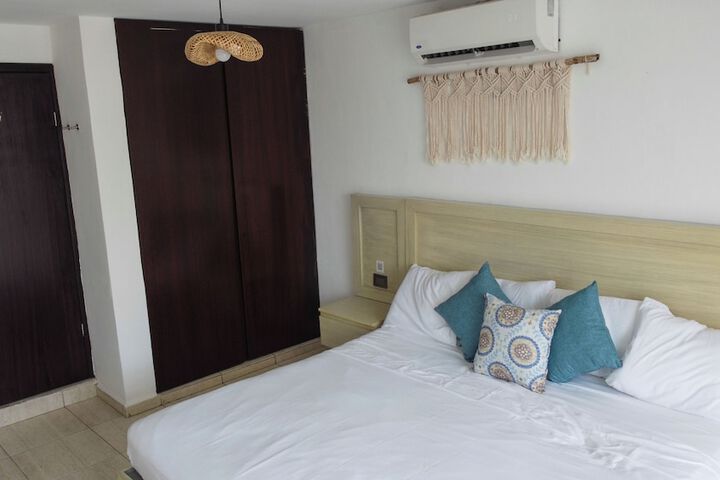 Room 10 of 37
