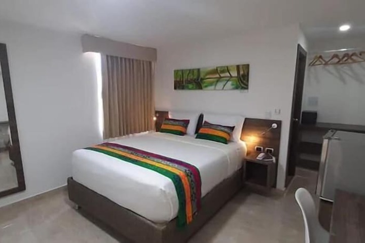 Room 6 of 28