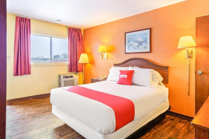 1 King Bed (1 of 20)