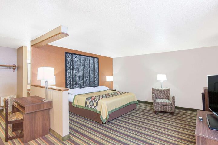1 King Bed (2 of 7)
