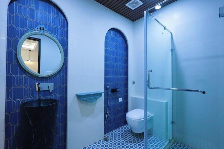 Room 2 of 18