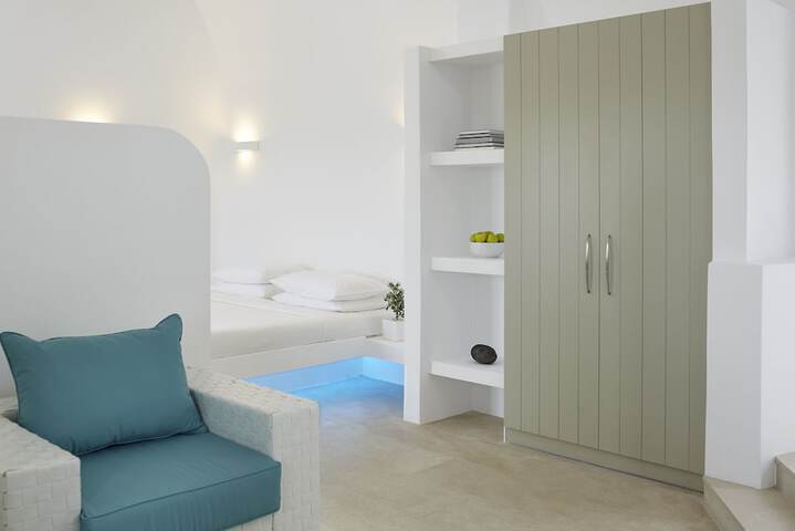 Room 6 of 90