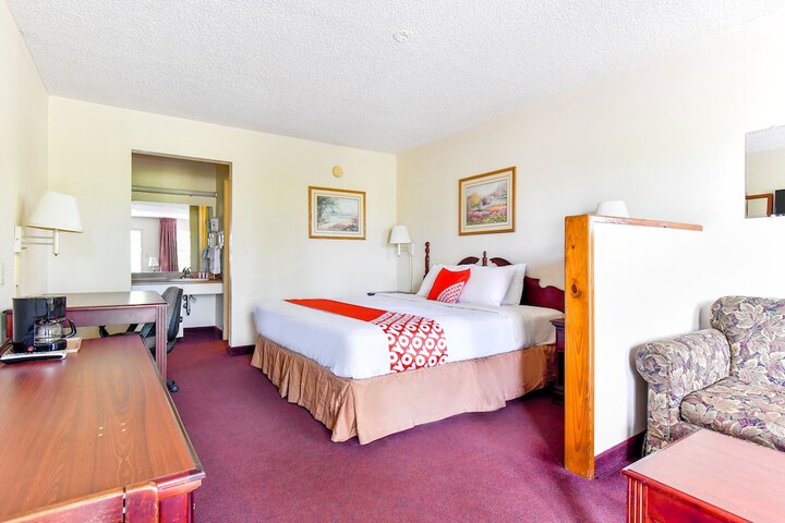 1 King Bed (1 of 8)