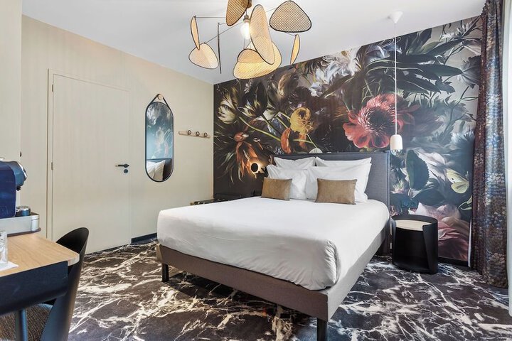 Room 16 of 38