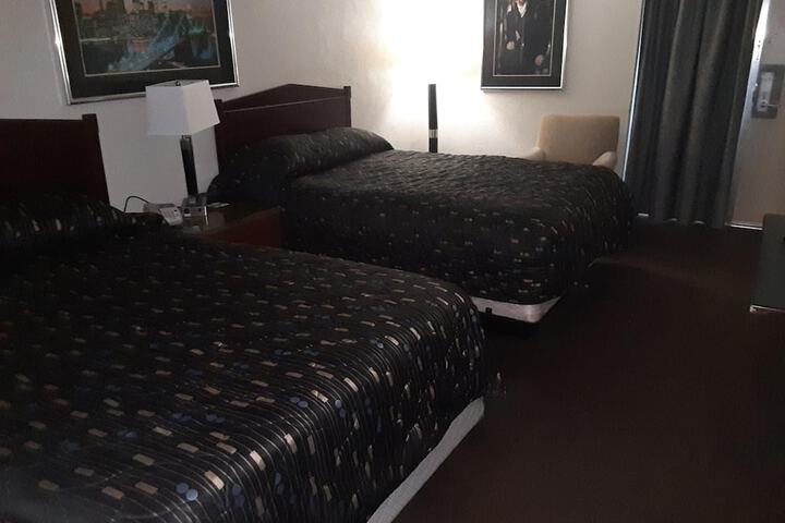Room 11 of 28