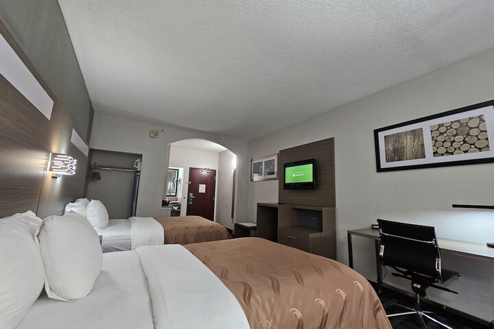 2 Double Beds (14 of 19)