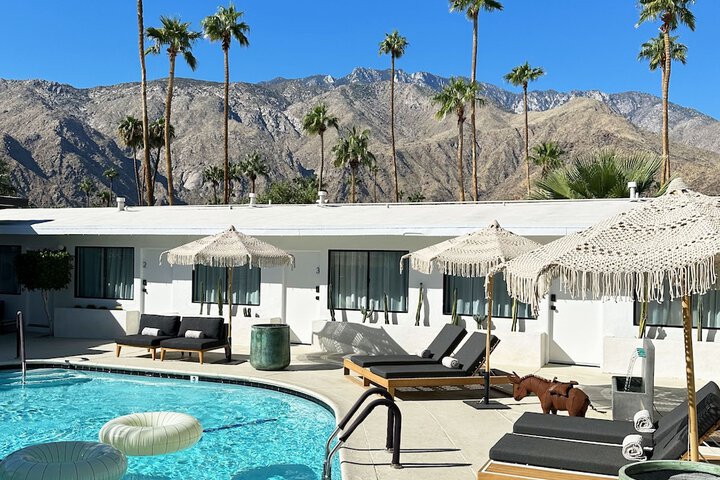 Exterior of Jazz Hotel Palm Springs