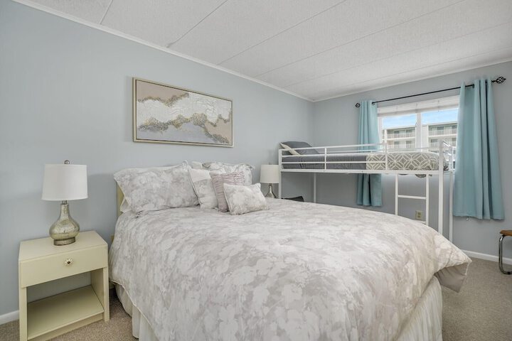 Room 2 of 36