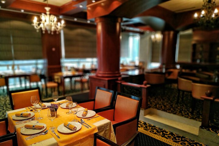 Dining 3 of 18